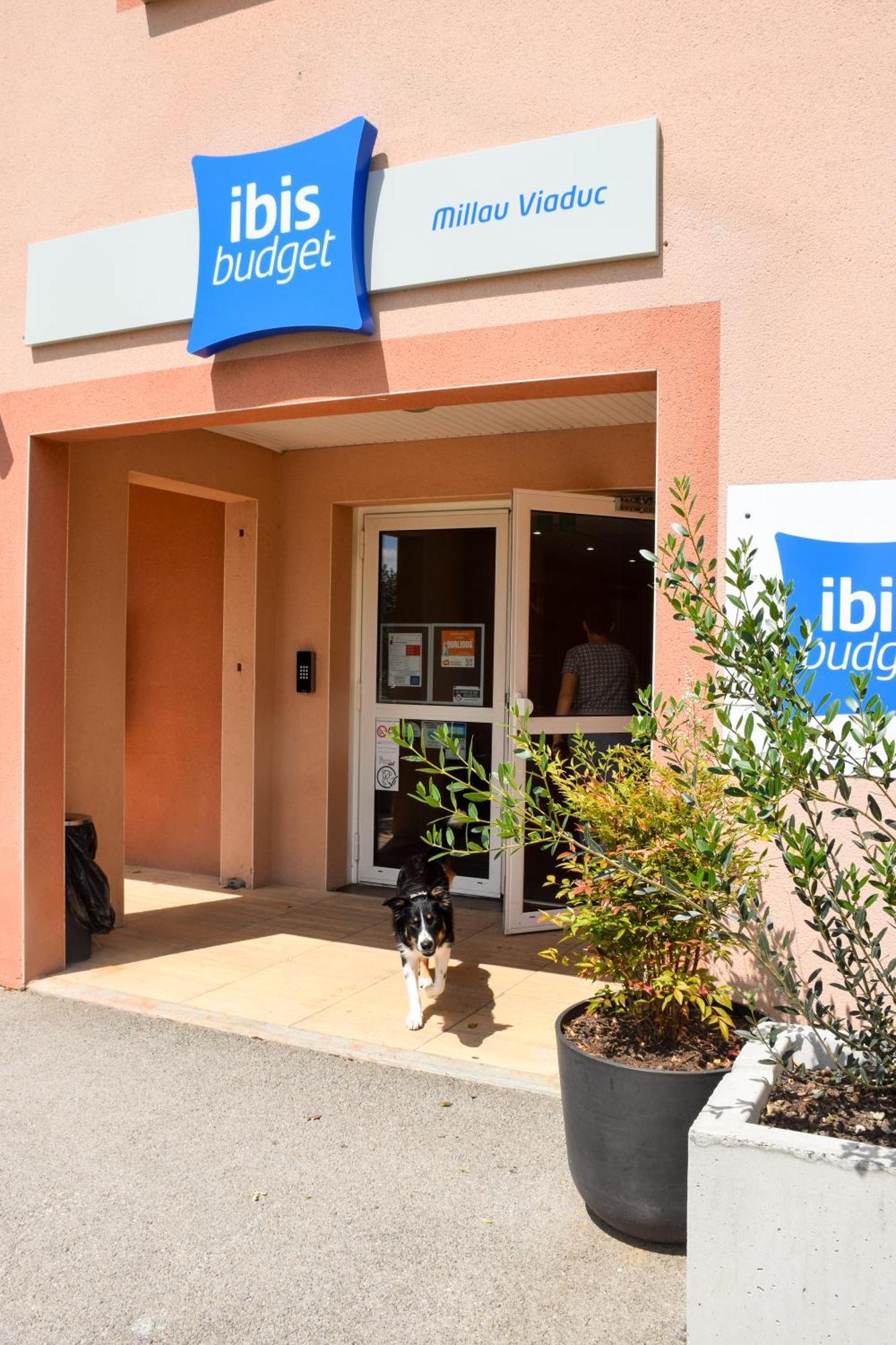 Ibis Budget Millau Viaduc Exterior foto
